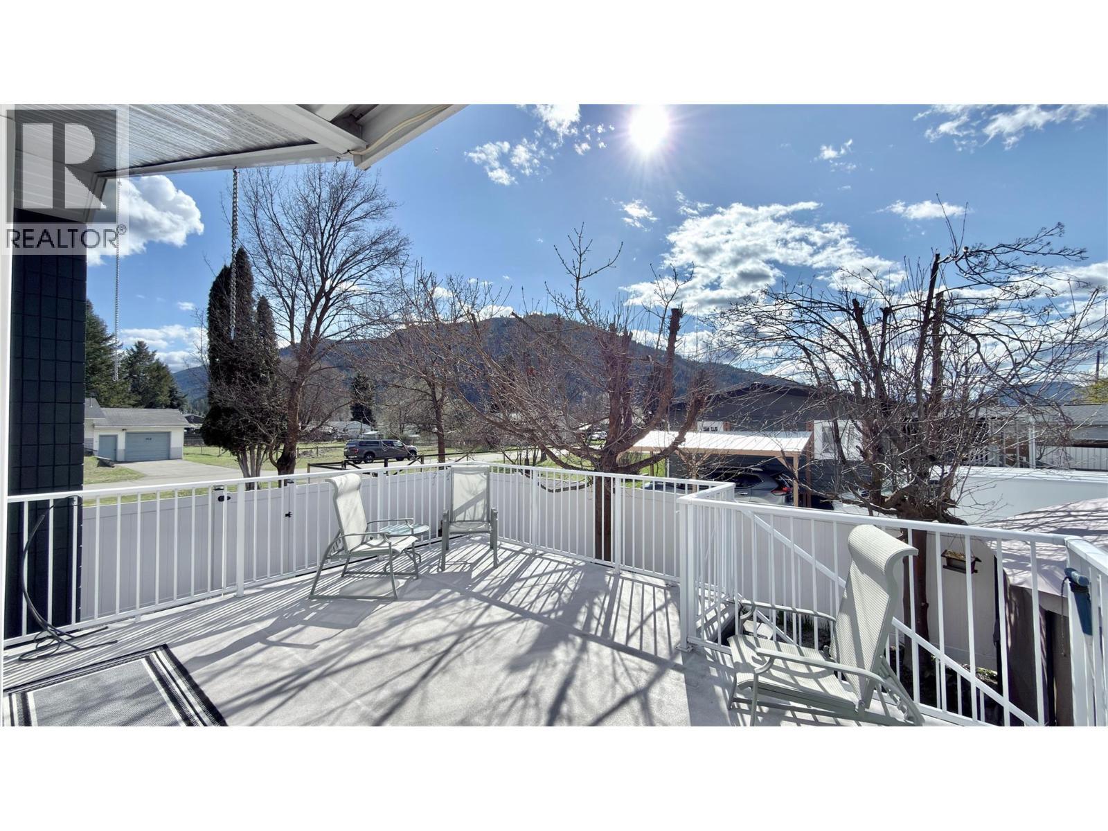 461 Eighth Avenue, Midway, BC - Outdoor