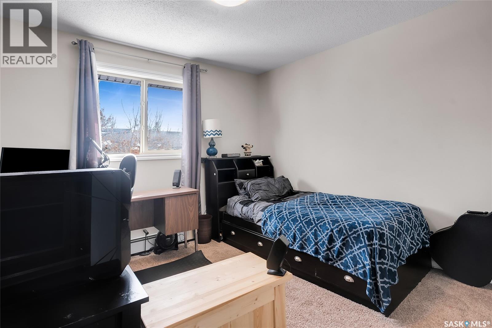 304F 1121 Mckercher Drive, Saskatoon, SK - Indoor Photo Showing Bedroom