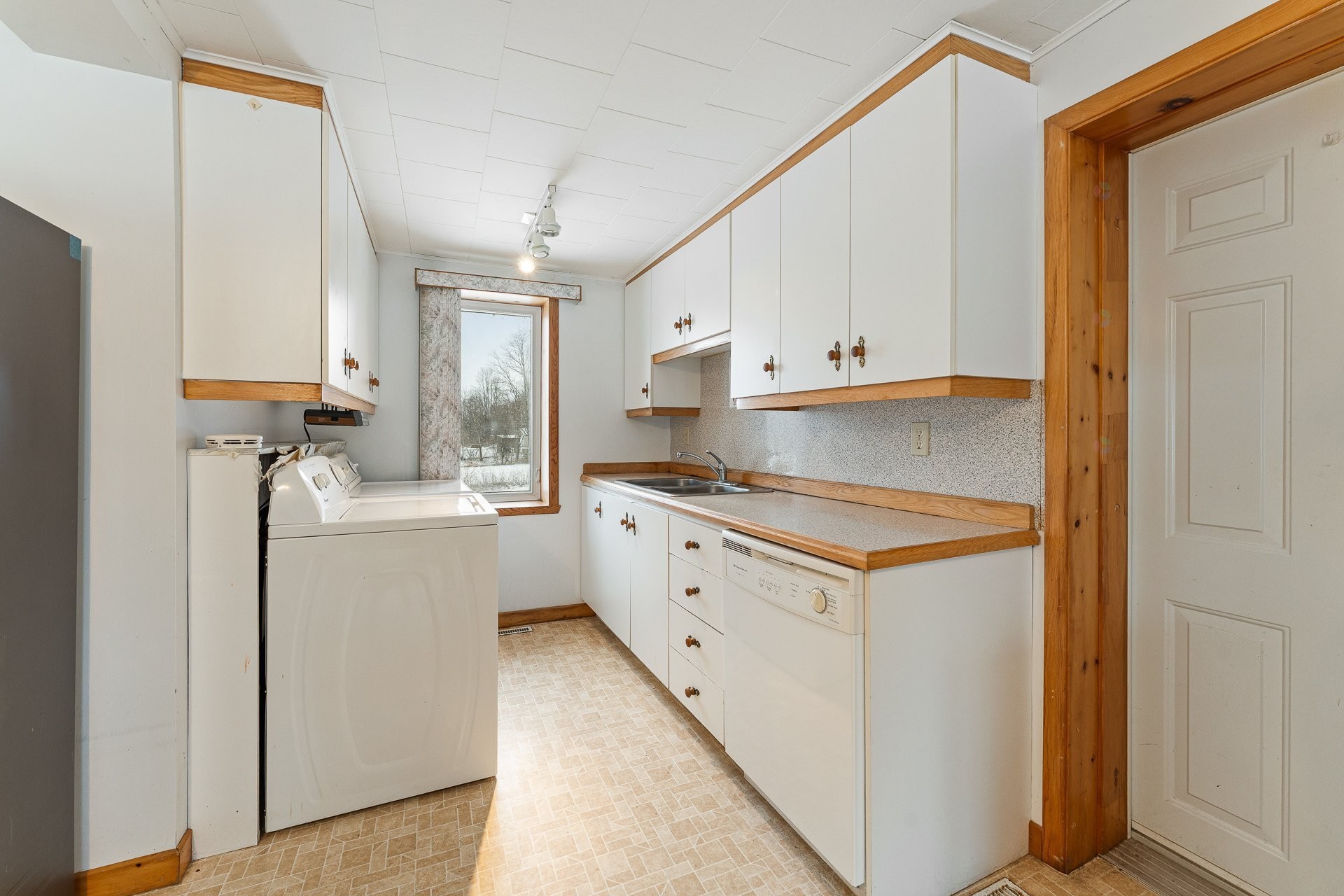 Cuisine - 764 Ch. Dutch, Bedford - Canton, QC - Indoor Photo Showing Laundry Room