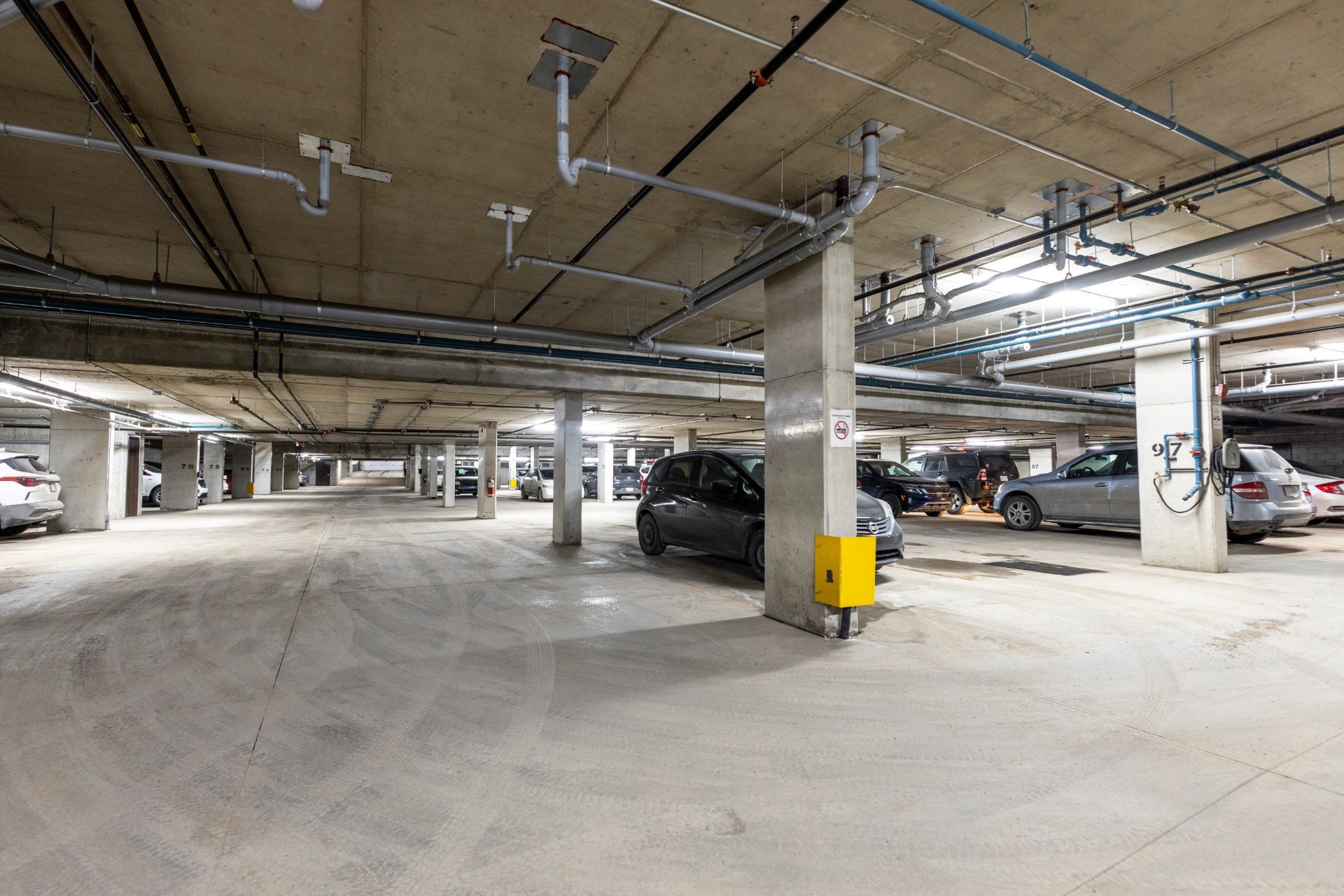 Parking - 105-9179 Boul. Maurice-Duplessis, Montréal (Rivière-Des-Prairies/Pointe-Aux-Trembles), QC - Indoor Photo Showing Garage