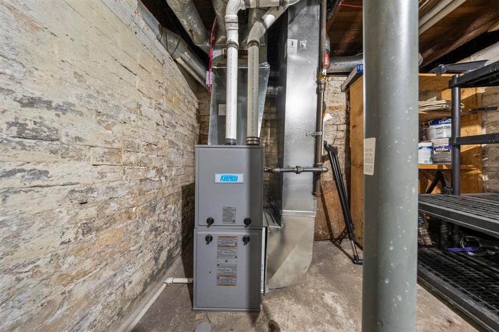 401 Union Avenue W, Winnipeg, MB - Indoor Photo Showing Basement
