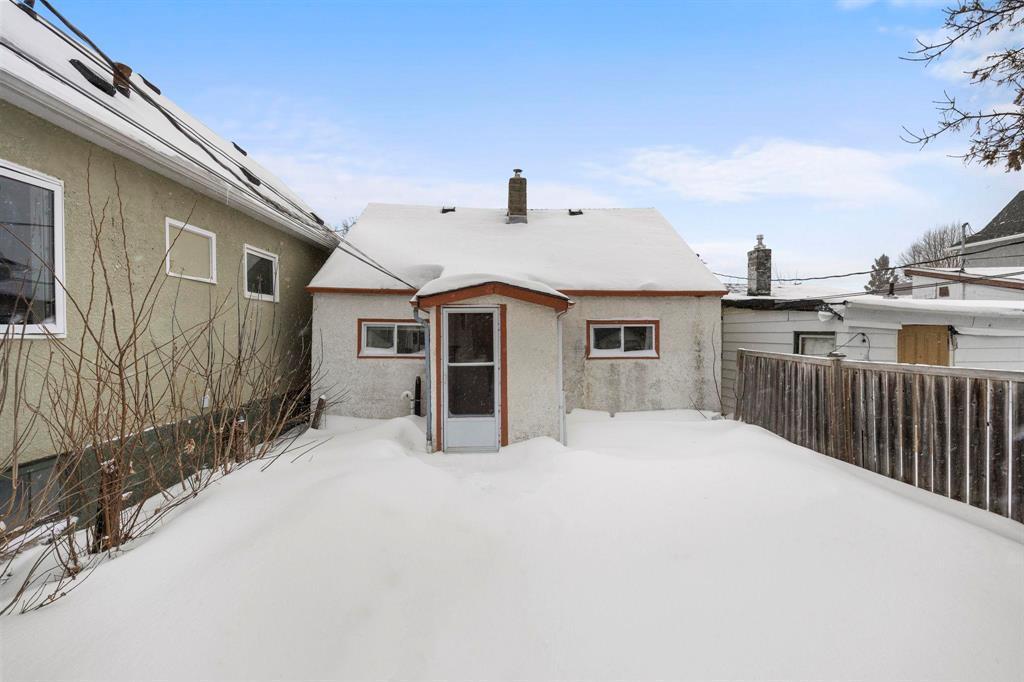 401 Union Avenue W, Winnipeg, MB - Outdoor With Exterior