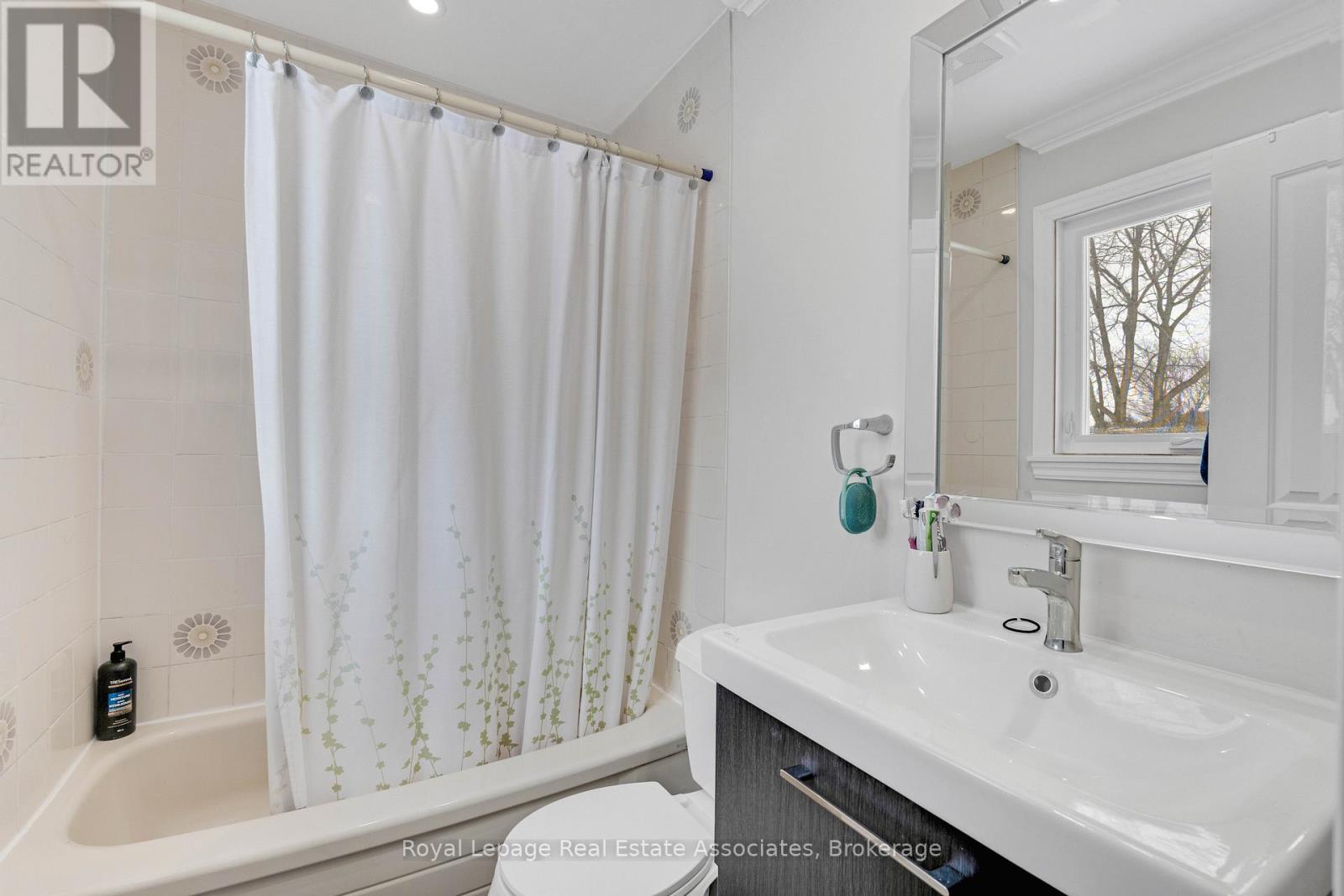 44 Mcclellan Road, Caledon, ON - Indoor Photo Showing Bathroom