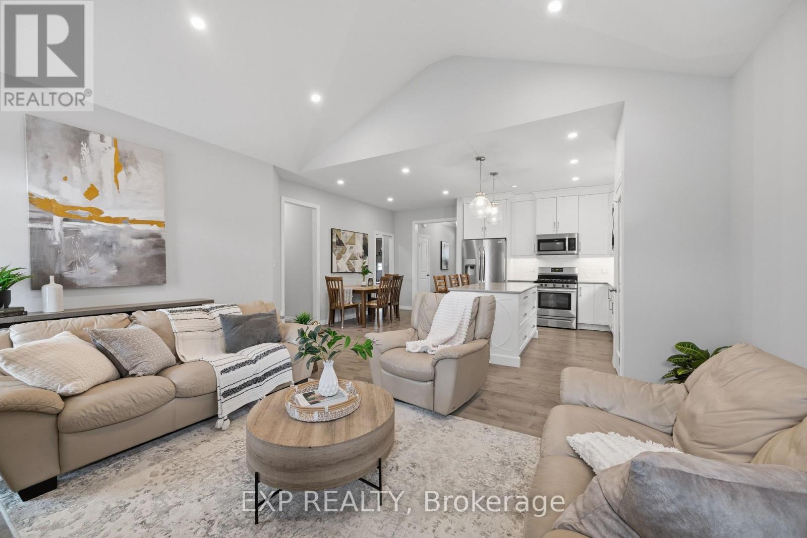43 Lowrie Crescent, Tillsonburg, ON - Indoor Photo Showing Living Room