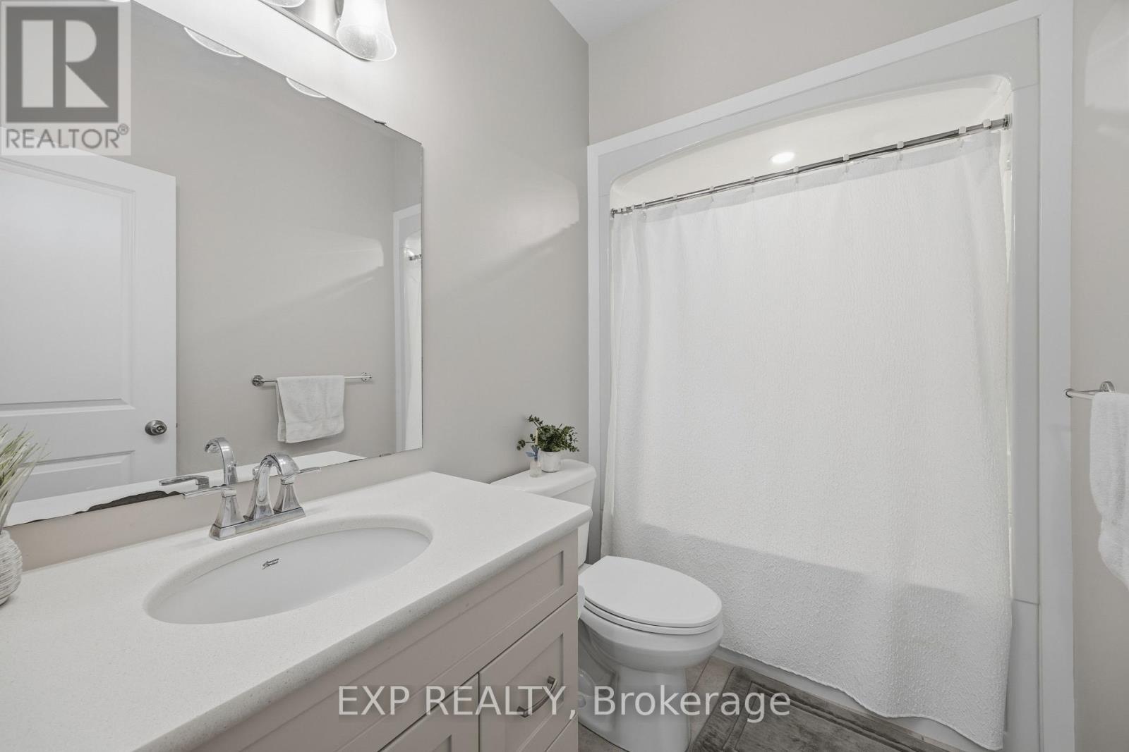 43 Lowrie Crescent, Tillsonburg, ON - Indoor Photo Showing Bathroom