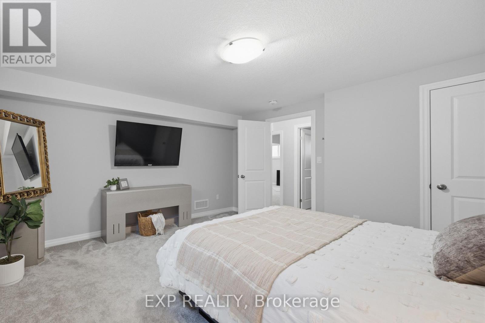43 Lowrie Crescent, Tillsonburg, ON - Indoor Photo Showing Bedroom