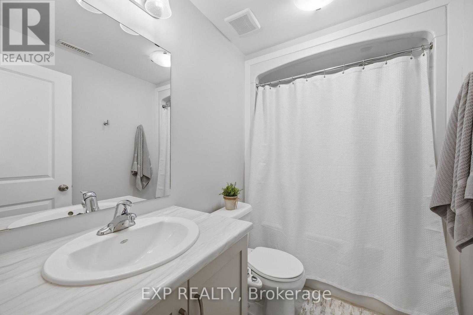 43 Lowrie Crescent, Tillsonburg, ON - Indoor Photo Showing Bathroom