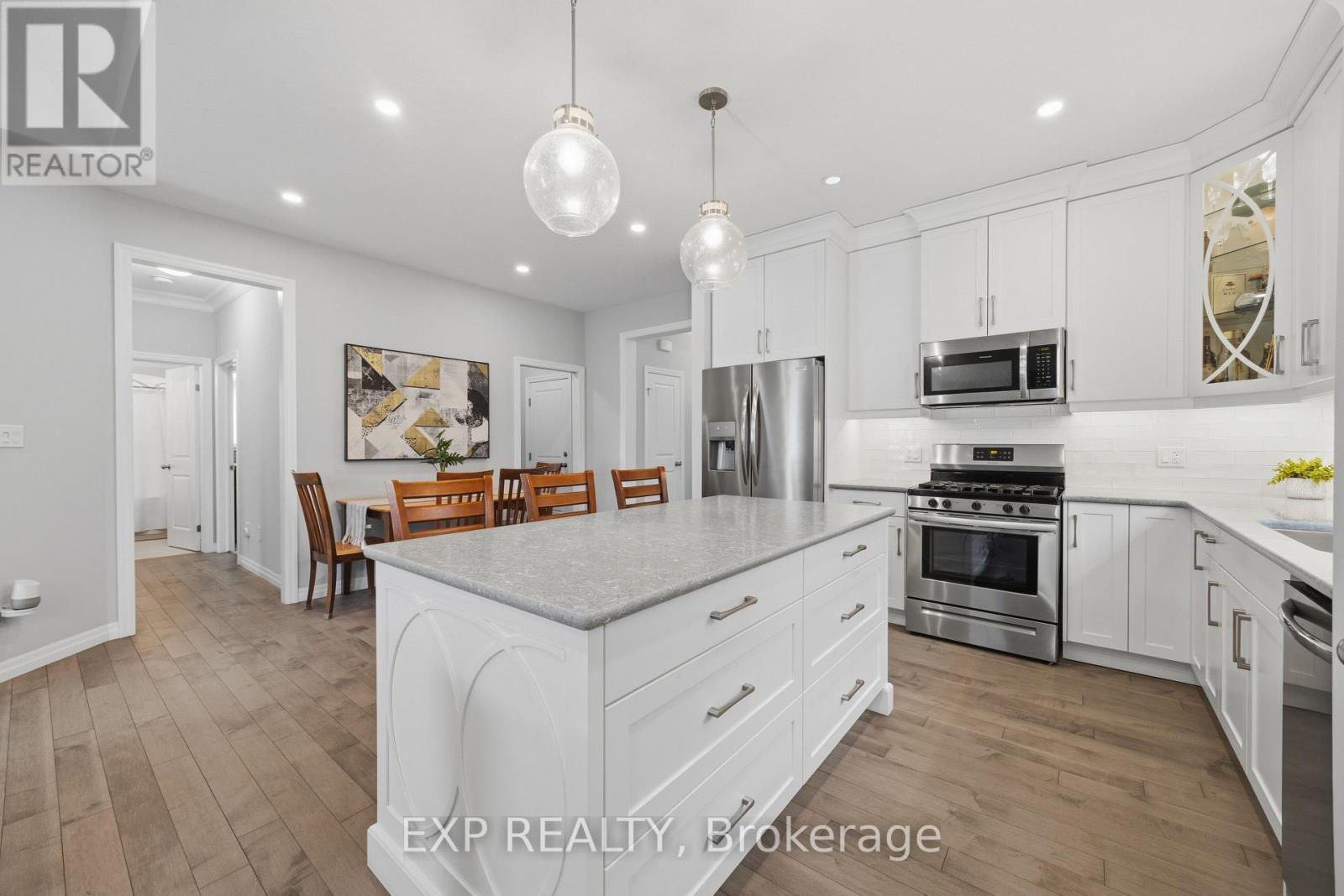 43 Lowrie Crescent, Tillsonburg, ON - Indoor Photo Showing Kitchen With Upgraded Kitchen