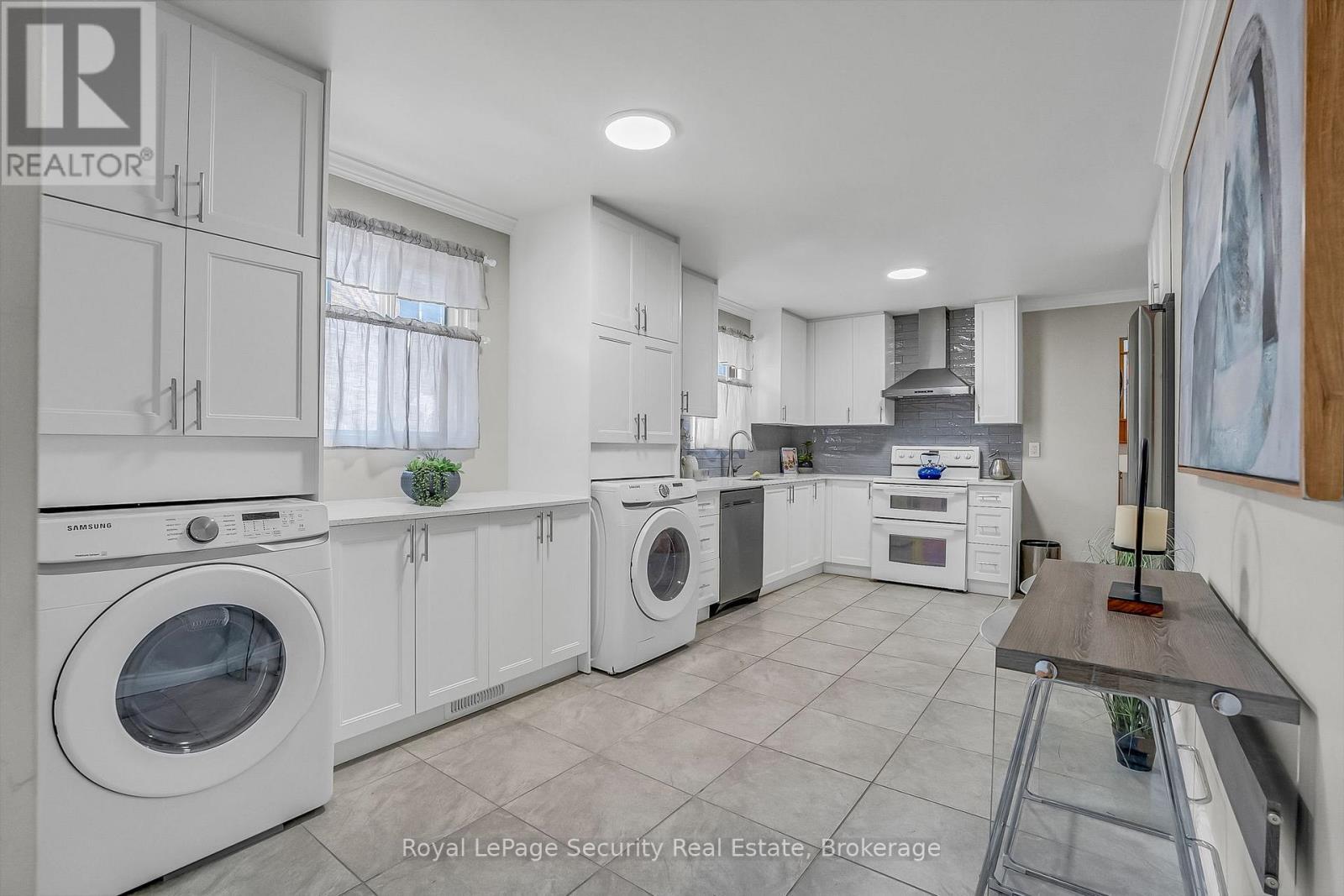 516 Kelvedon Mews, Mississauga, ON - Indoor Photo Showing Laundry Room