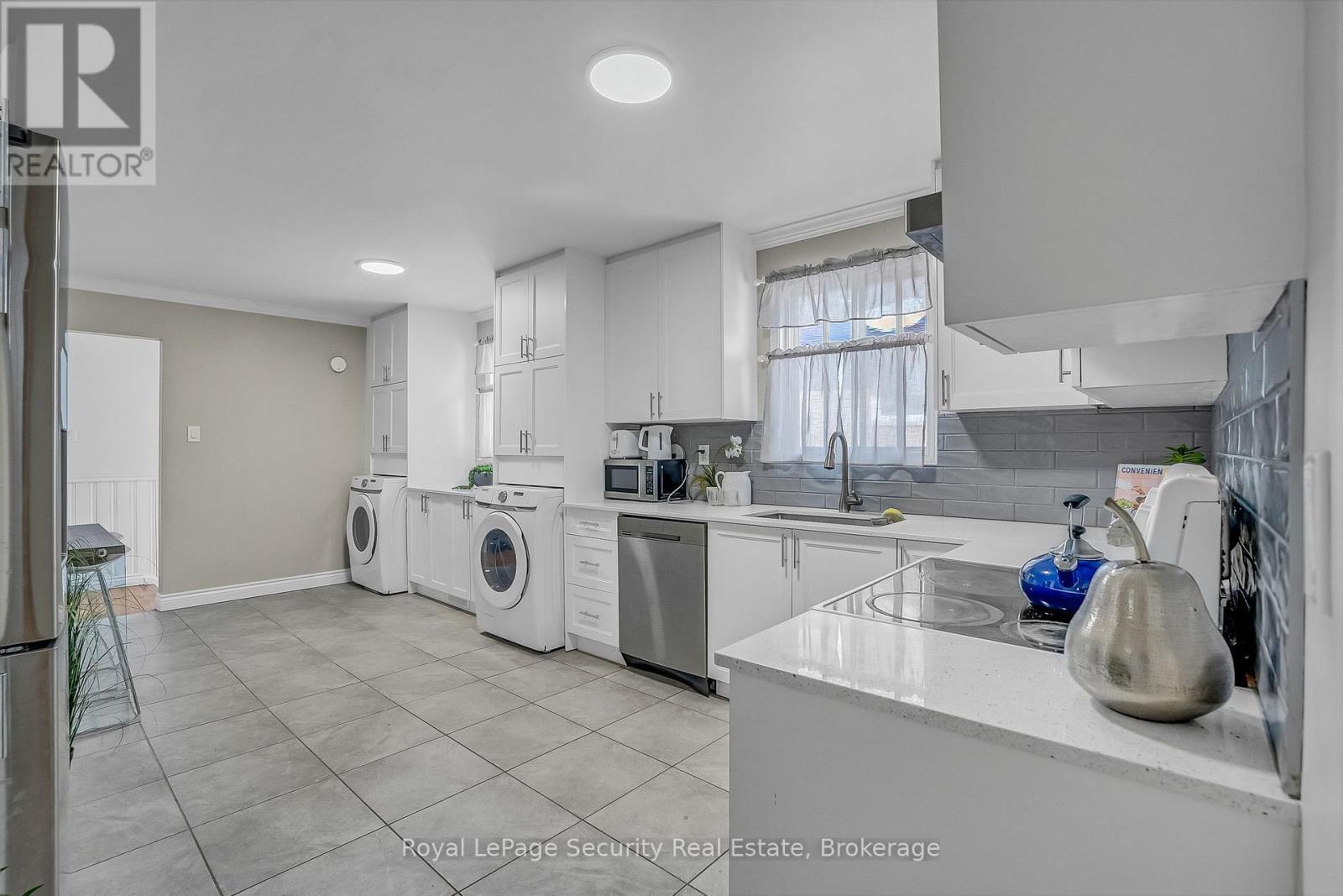 516 Kelvedon Mews, Mississauga, ON - Indoor Photo Showing Laundry Room