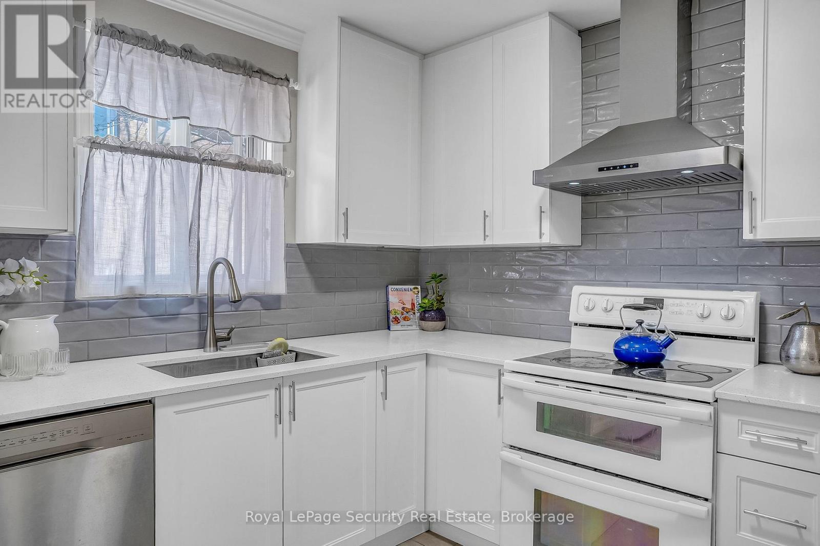 516 Kelvedon Mews, Mississauga, ON - Indoor Photo Showing Kitchen