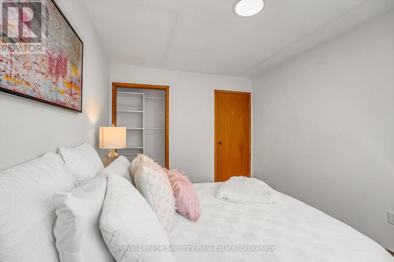 516 Kelvedon Mews, Mississauga, ON - Indoor Photo Showing Bedroom