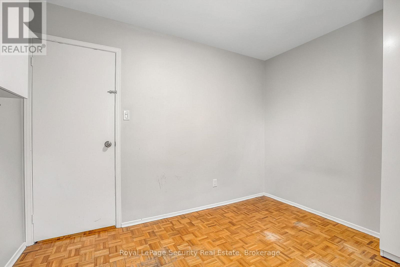 516 Kelvedon Mews, Mississauga, ON - Indoor Photo Showing Other Room