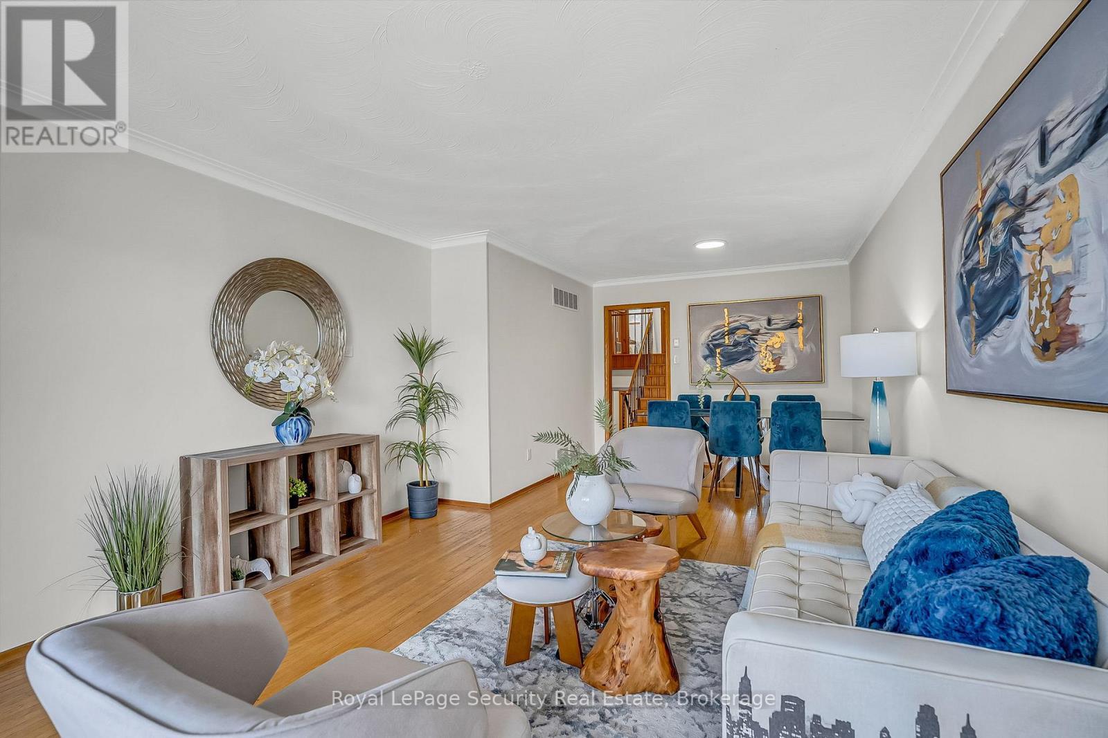 516 Kelvedon Mews, Mississauga, ON - Indoor Photo Showing Living Room