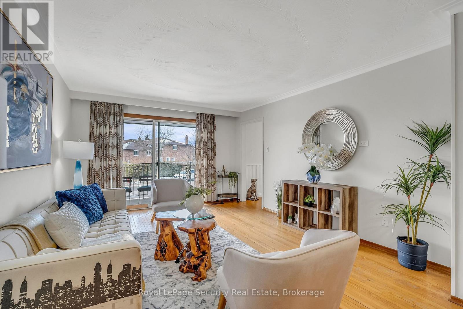 516 Kelvedon Mews, Mississauga, ON - Indoor Photo Showing Living Room