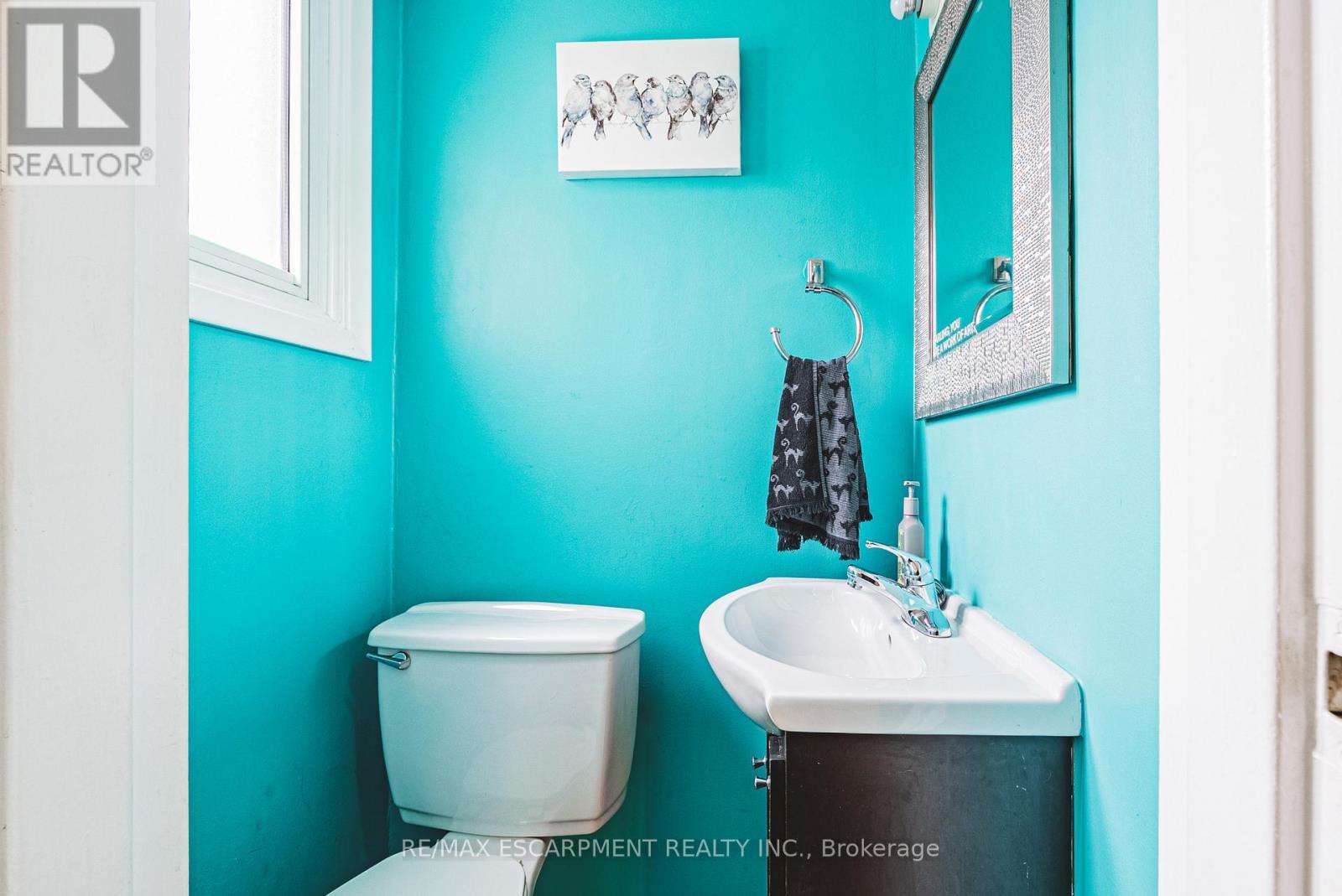 38 Glenburn Court, Hamilton, ON - Indoor Photo Showing Bathroom