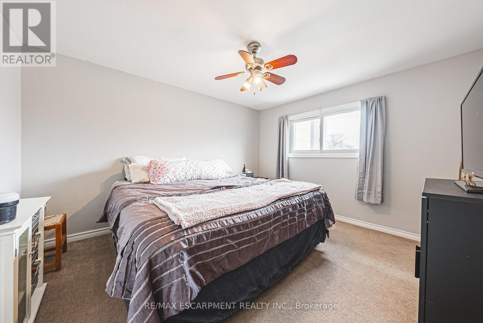38 Glenburn Court, Hamilton, ON - Indoor Photo Showing Bedroom