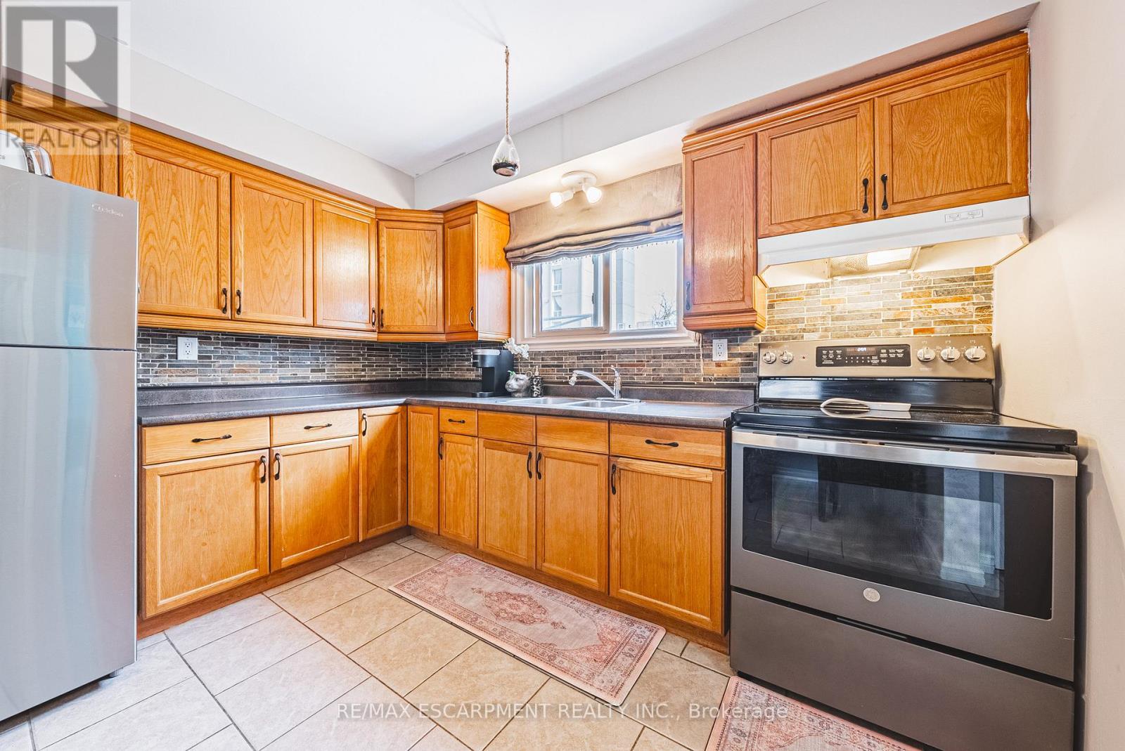 38 Glenburn Court, Hamilton, ON - Indoor Photo Showing Kitchen