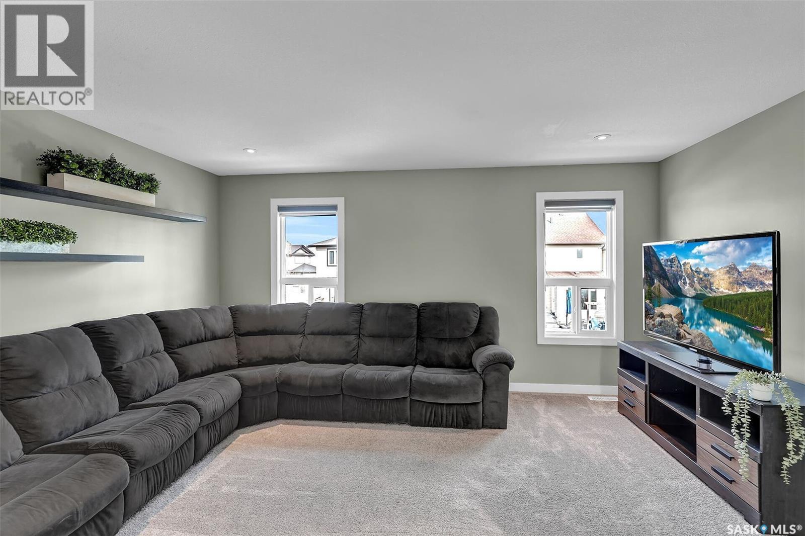 8856 Kestral Drive, Regina, SK - Indoor Photo Showing Living Room