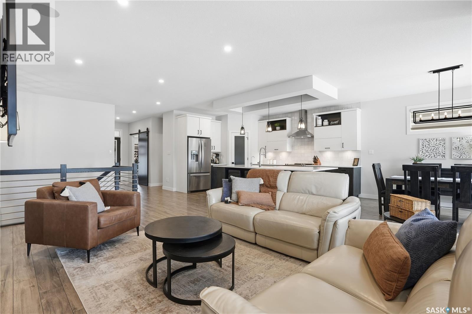 4418 Sage Crescent E, Regina, SK - Indoor Photo Showing Living Room