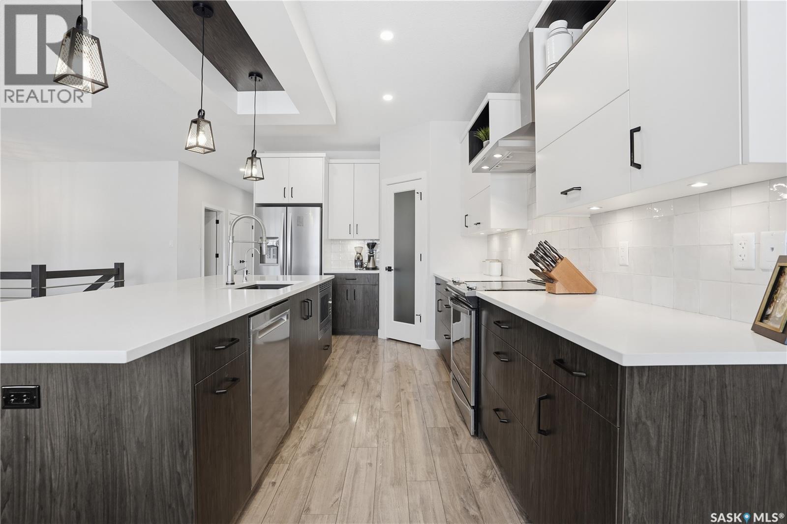 4418 Sage Crescent E, Regina, SK - Indoor Photo Showing Kitchen With Upgraded Kitchen