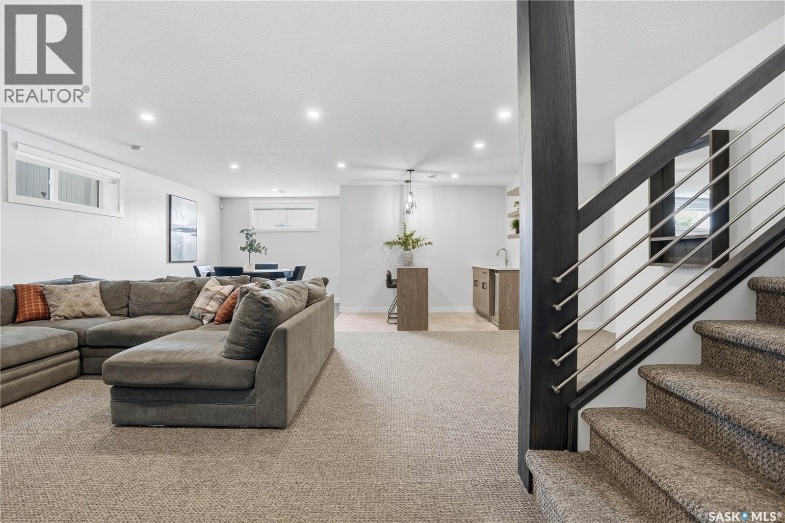 4418 Sage Crescent E, Regina, SK - Indoor Photo Showing Living Room