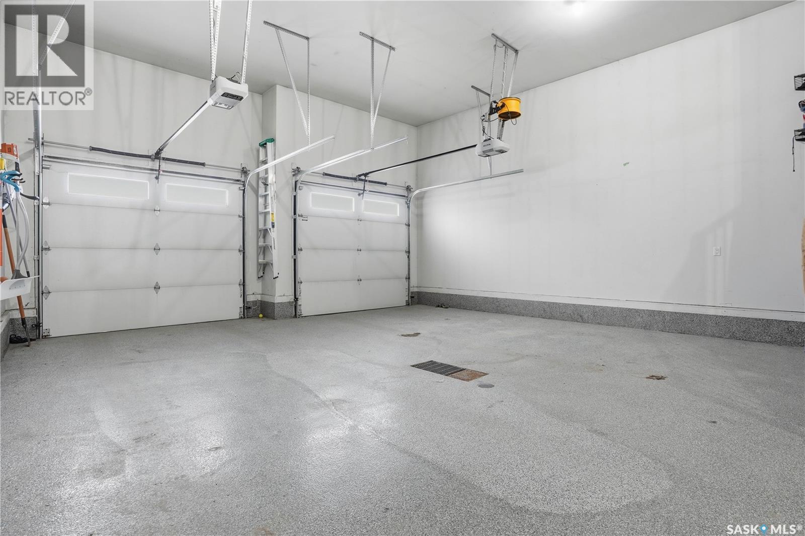 4418 Sage Crescent E, Regina, SK - Indoor Photo Showing Garage