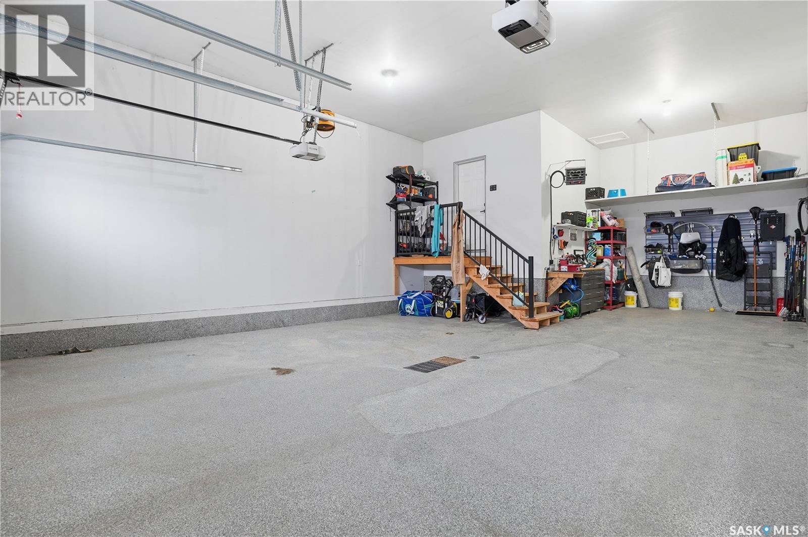 4418 Sage Crescent E, Regina, SK - Indoor Photo Showing Garage