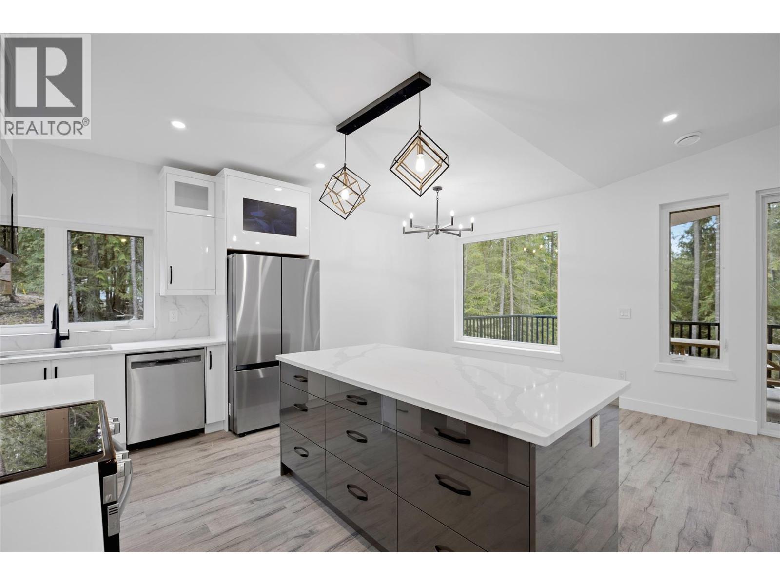 7279 Birch Close, Anglemont, BC - Indoor Photo Showing Kitchen With Stainless Steel Kitchen