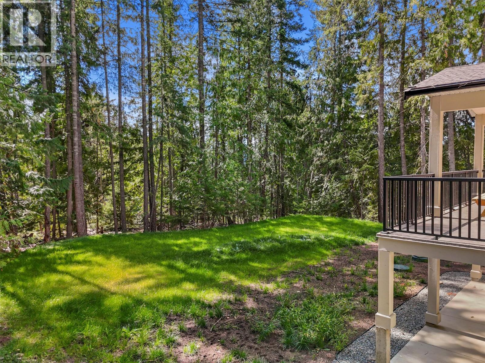 7279 Birch Close, Anglemont, BC - Outdoor