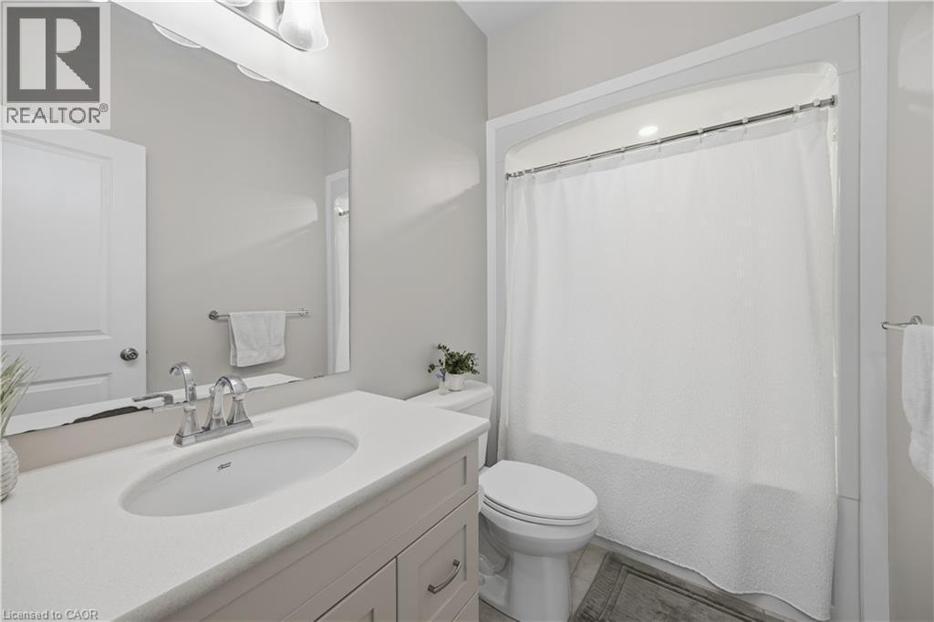 43 Lowrie Crescent, Tillsonburg, ON - Indoor Photo Showing Bathroom
