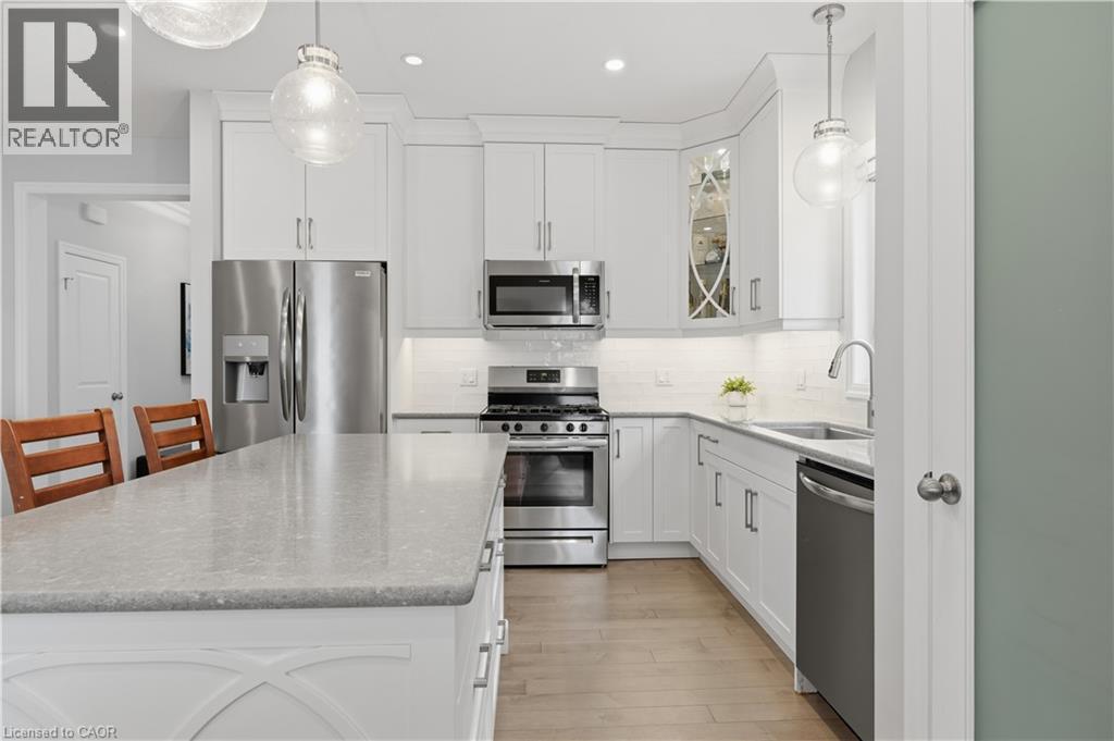 43 Lowrie Crescent, Tillsonburg, ON - Indoor Photo Showing Kitchen With Upgraded Kitchen