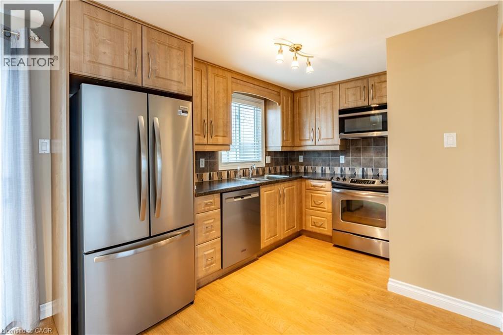 89 Rolling Meadows Drive, Kitchener, ON - Indoor Photo Showing Kitchen