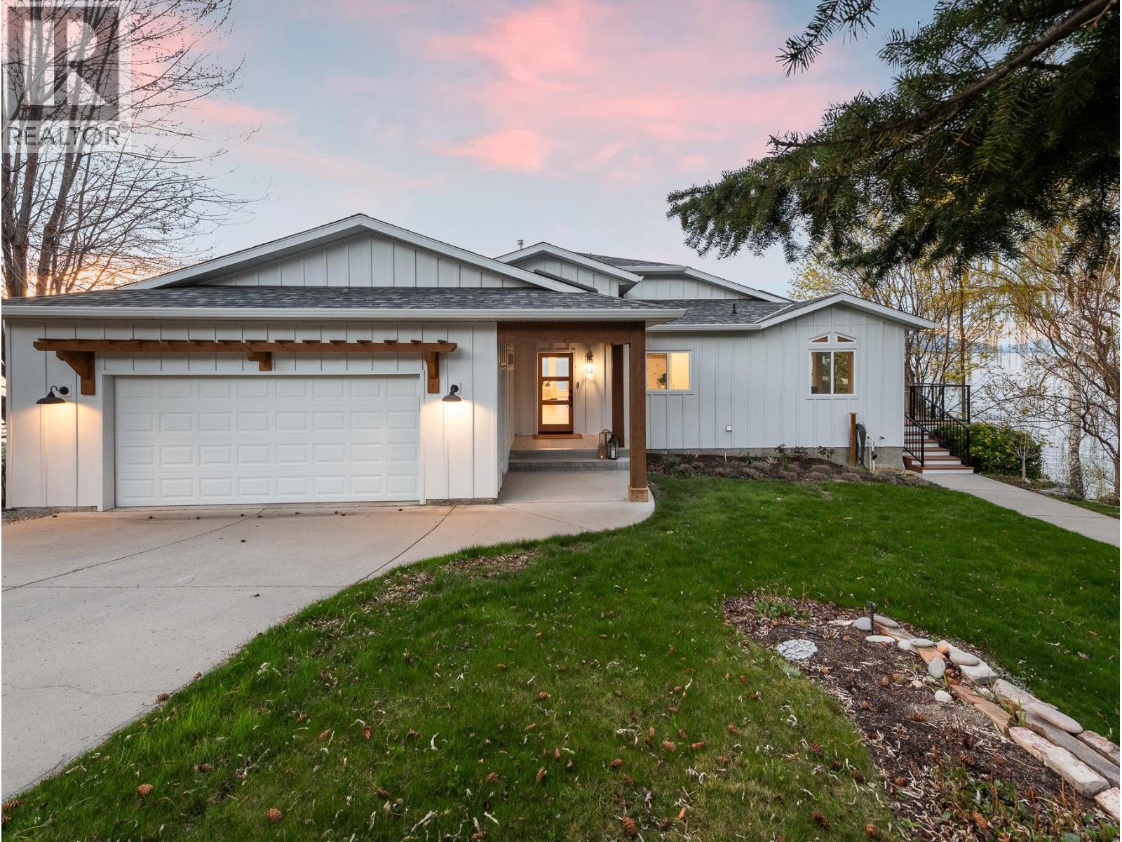 5538 Lakeshore Road, Kelowna, BC - Outdoor