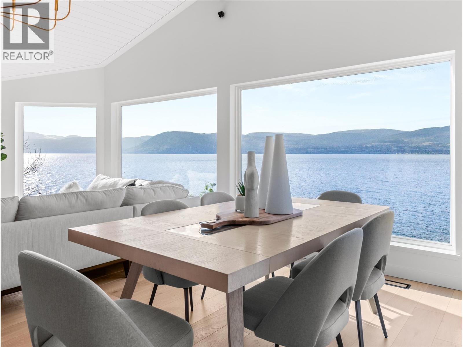 5538 Lakeshore Road, Kelowna, BC - Indoor