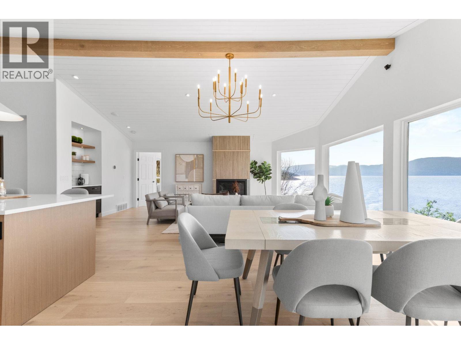 5538 Lakeshore Road, Kelowna, BC - Indoor Photo Showing Dining Room