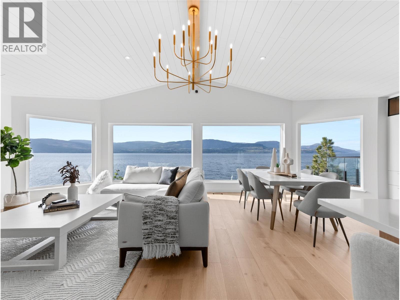 5538 Lakeshore Road, Kelowna, BC - Indoor