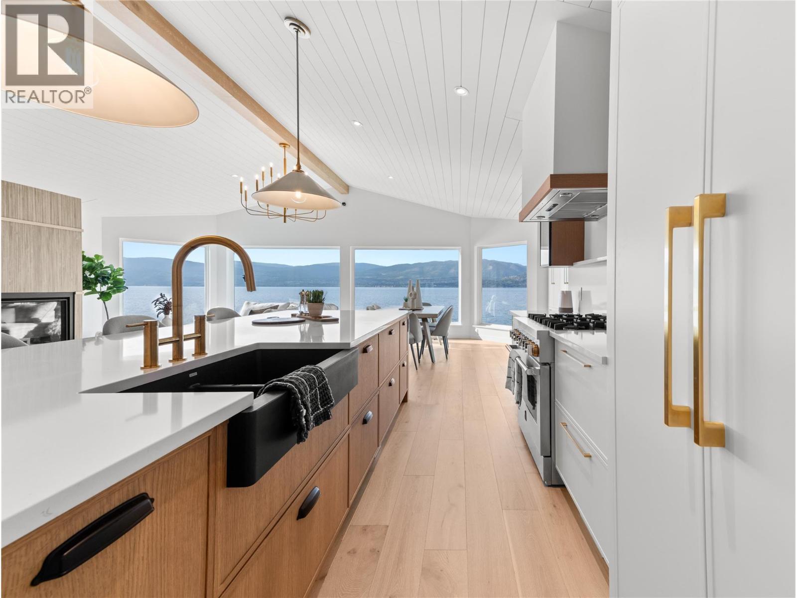 5538 Lakeshore Road, Kelowna, BC - Indoor Photo Showing Kitchen With Upgraded Kitchen