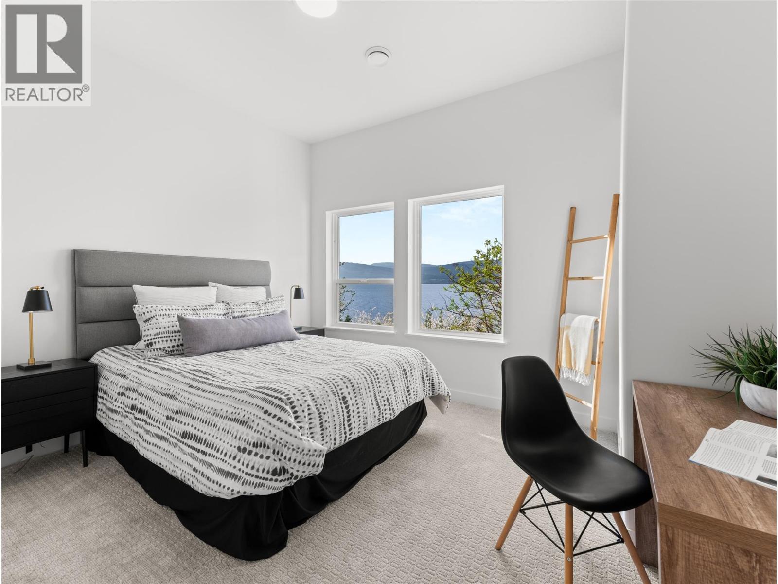 5538 Lakeshore Road, Kelowna, BC - Indoor Photo Showing Bedroom
