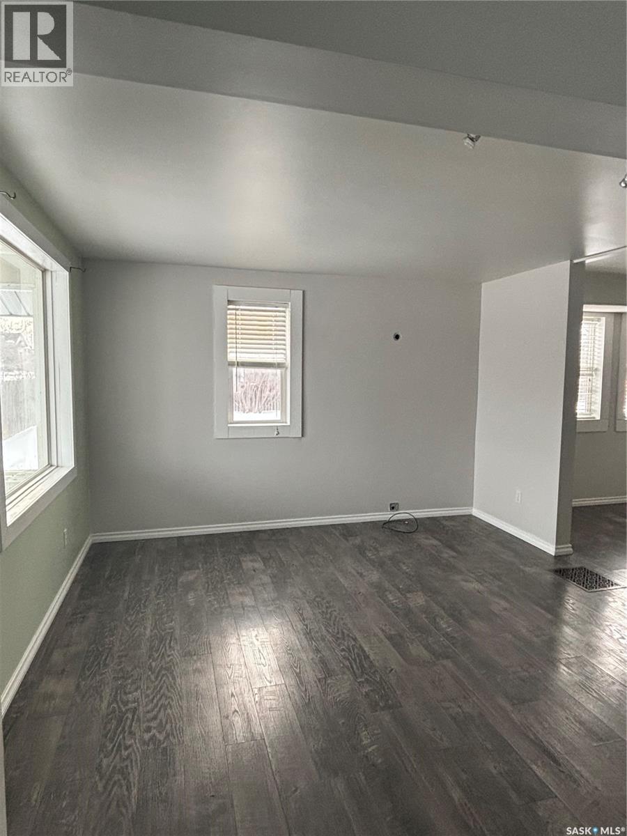 331 3Rd Avenue W, Assiniboia, SK - Indoor Photo Showing Other Room