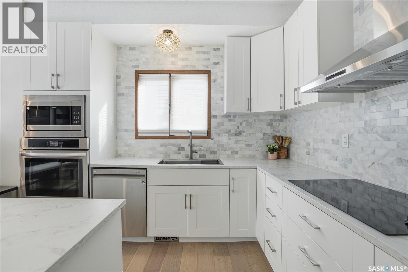 339 Stechishin Way, Saskatoon, SK - Indoor Photo Showing Kitchen With Upgraded Kitchen