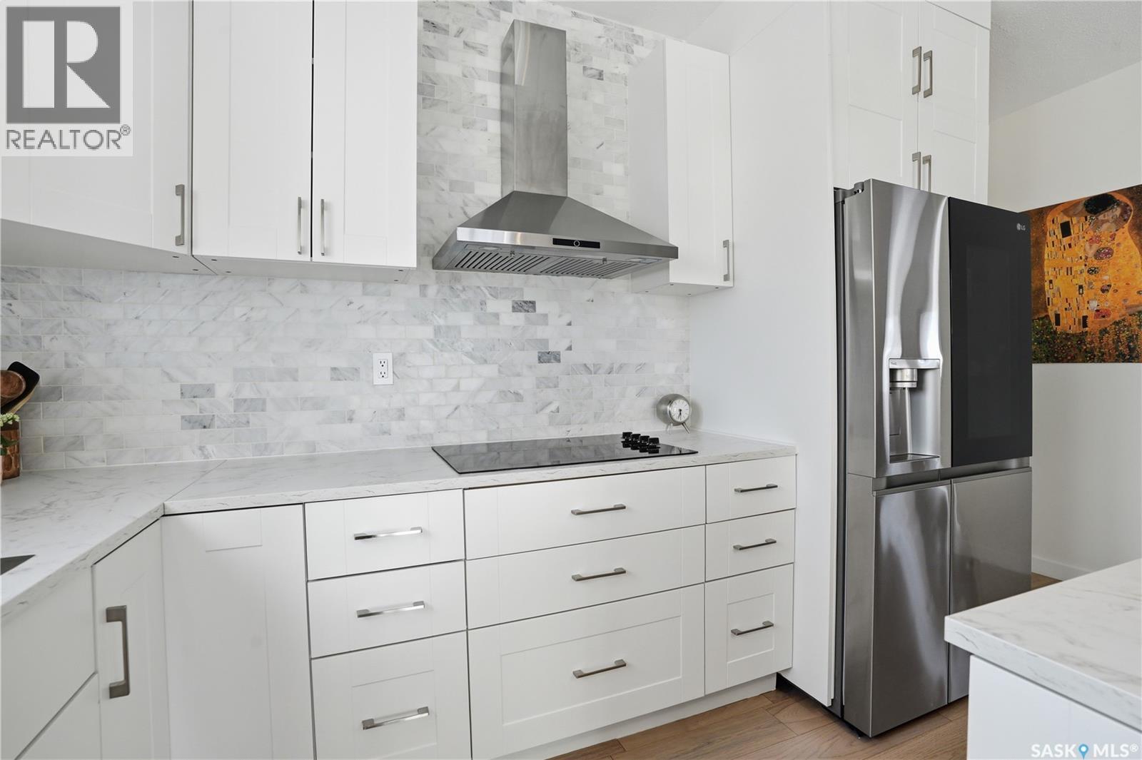339 Stechishin Way, Saskatoon, SK - Indoor Photo Showing Kitchen With Upgraded Kitchen