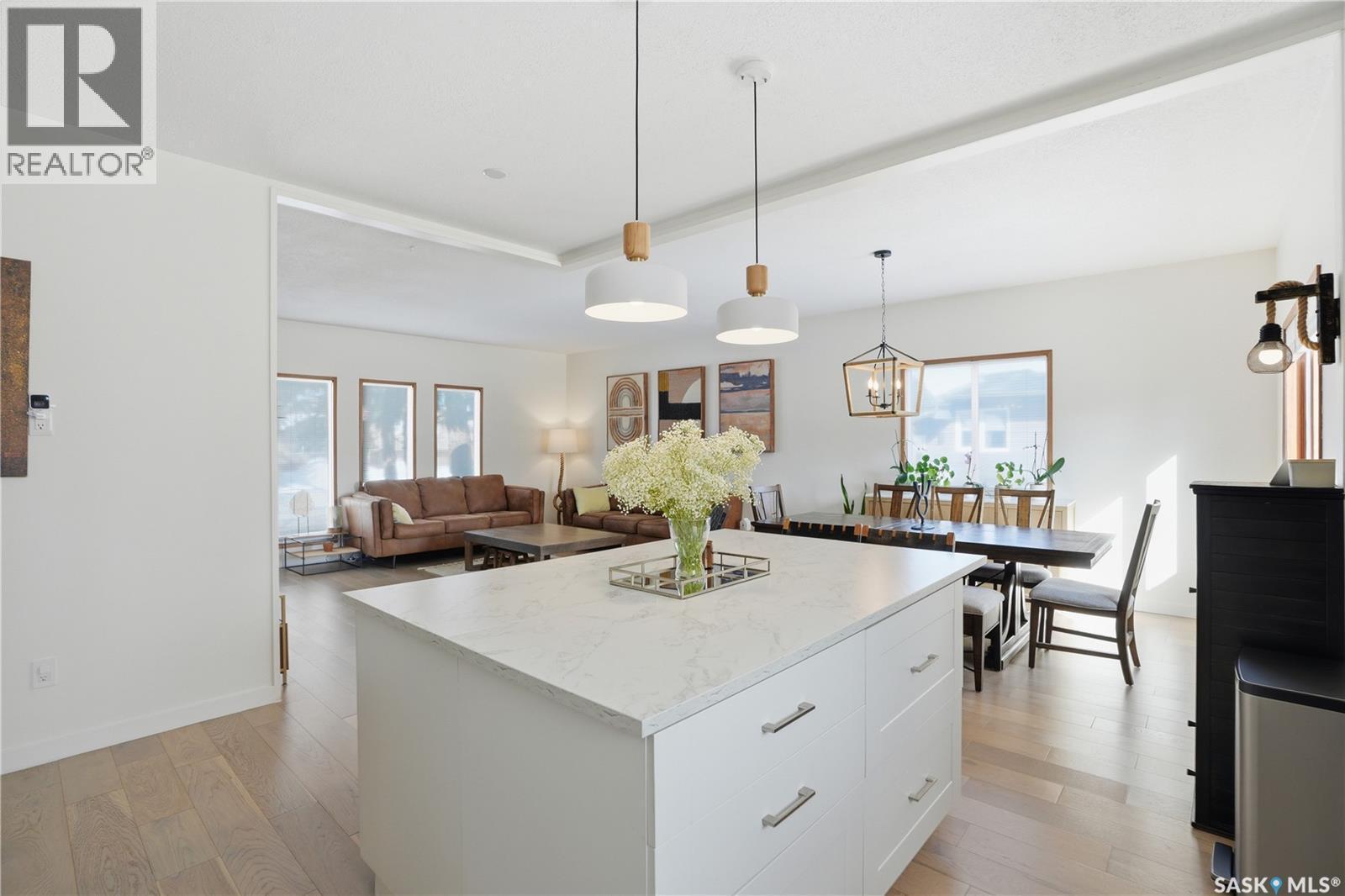 339 Stechishin Way, Saskatoon, SK - Indoor Photo Showing Kitchen With Upgraded Kitchen