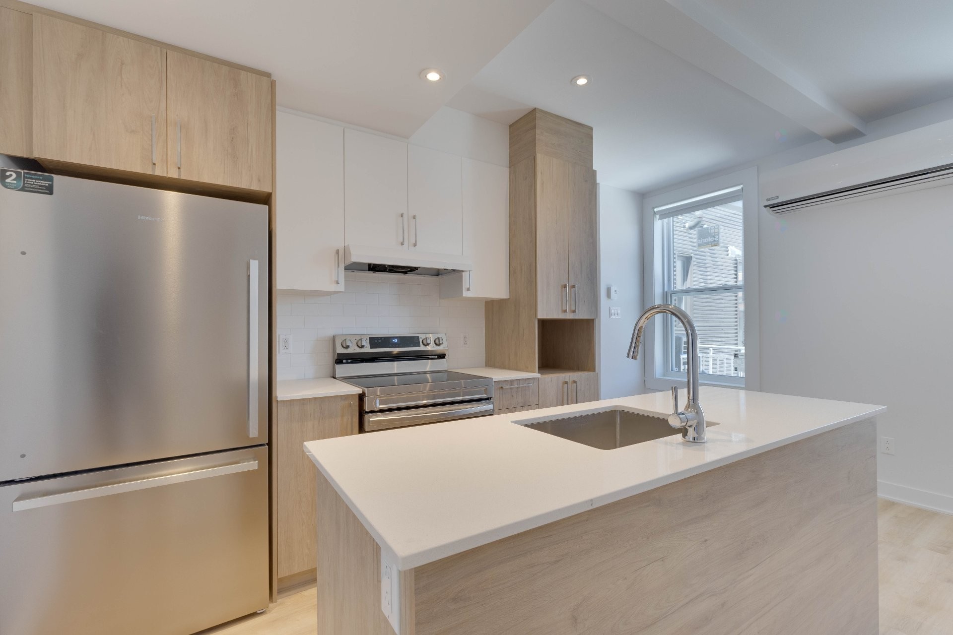 Cuisine - 7123 Av. Querbes, Montréal (Villeray/Saint-Michel/Parc-Extension), QC - Indoor Photo Showing Kitchen With Upgraded Kitchen