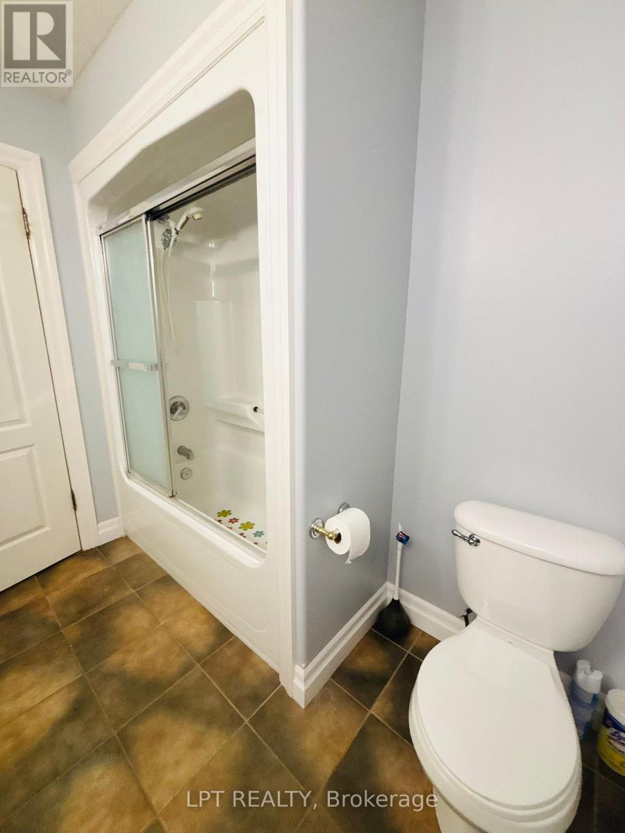 64 Yarrow Court, Kitchener, ON - Indoor Photo Showing Bathroom