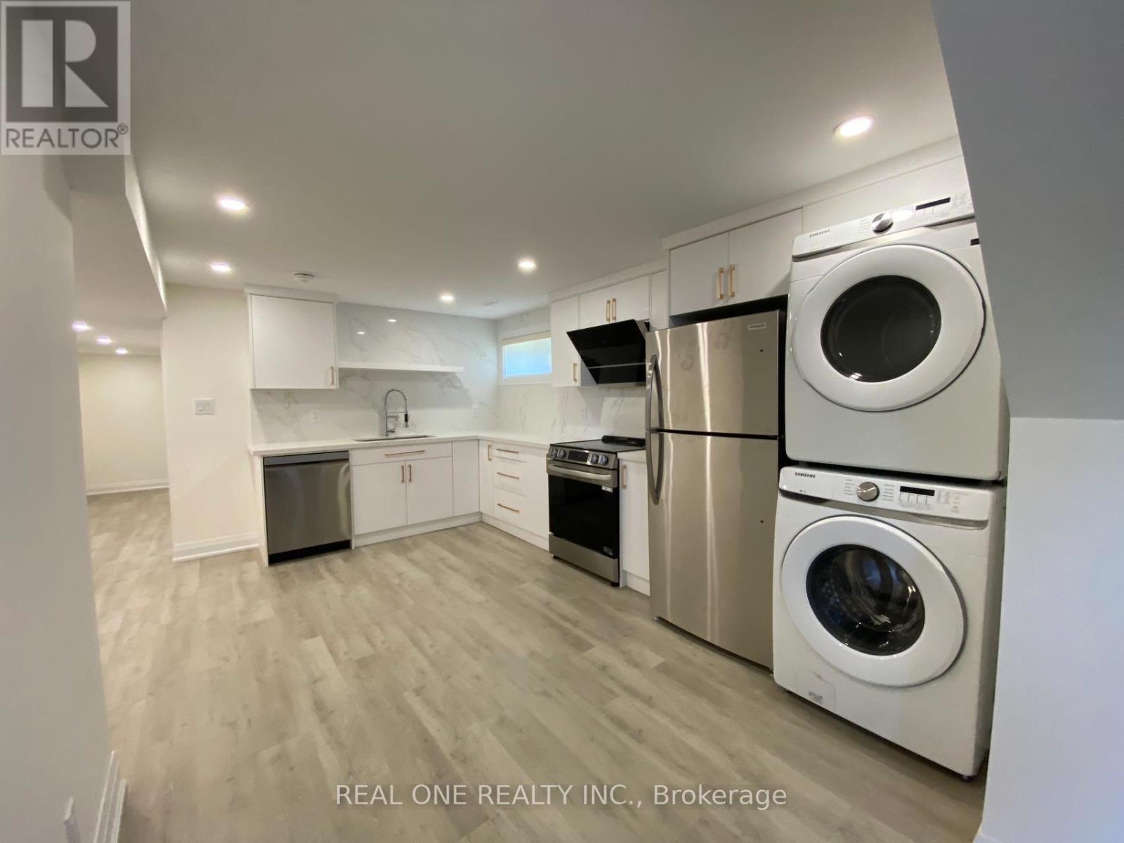 3366 Strabane Drive, Mississauga, ON - Indoor Photo Showing Laundry Room