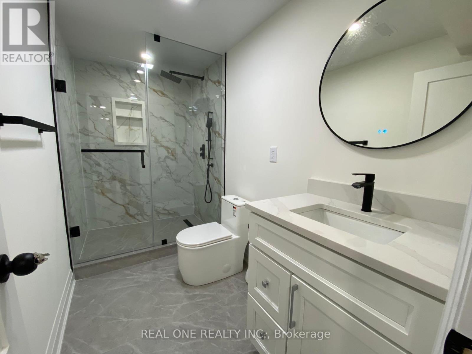 3366 Strabane Drive, Mississauga, ON - Indoor Photo Showing Bathroom