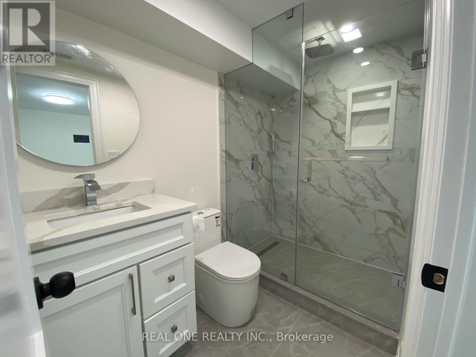 3366 Strabane Drive, Mississauga, ON - Indoor Photo Showing Bathroom