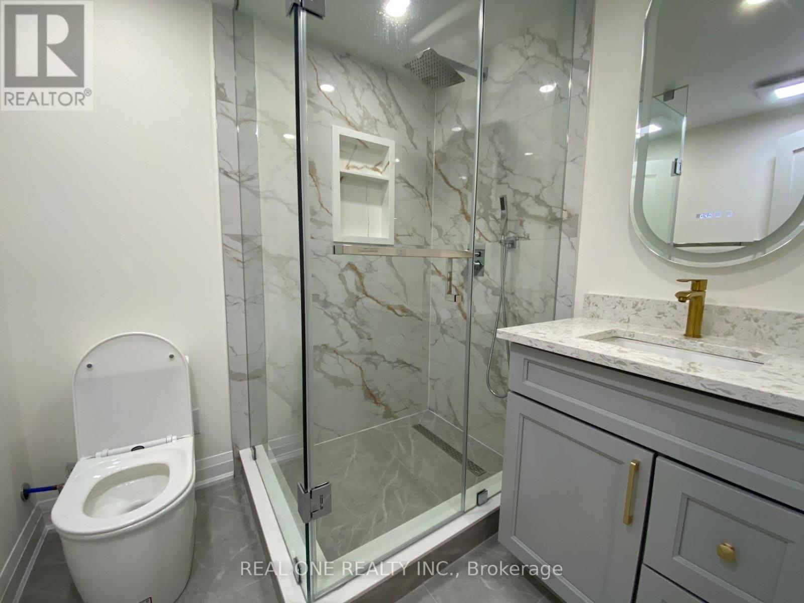3366 Strabane Drive, Mississauga, ON - Indoor Photo Showing Bathroom