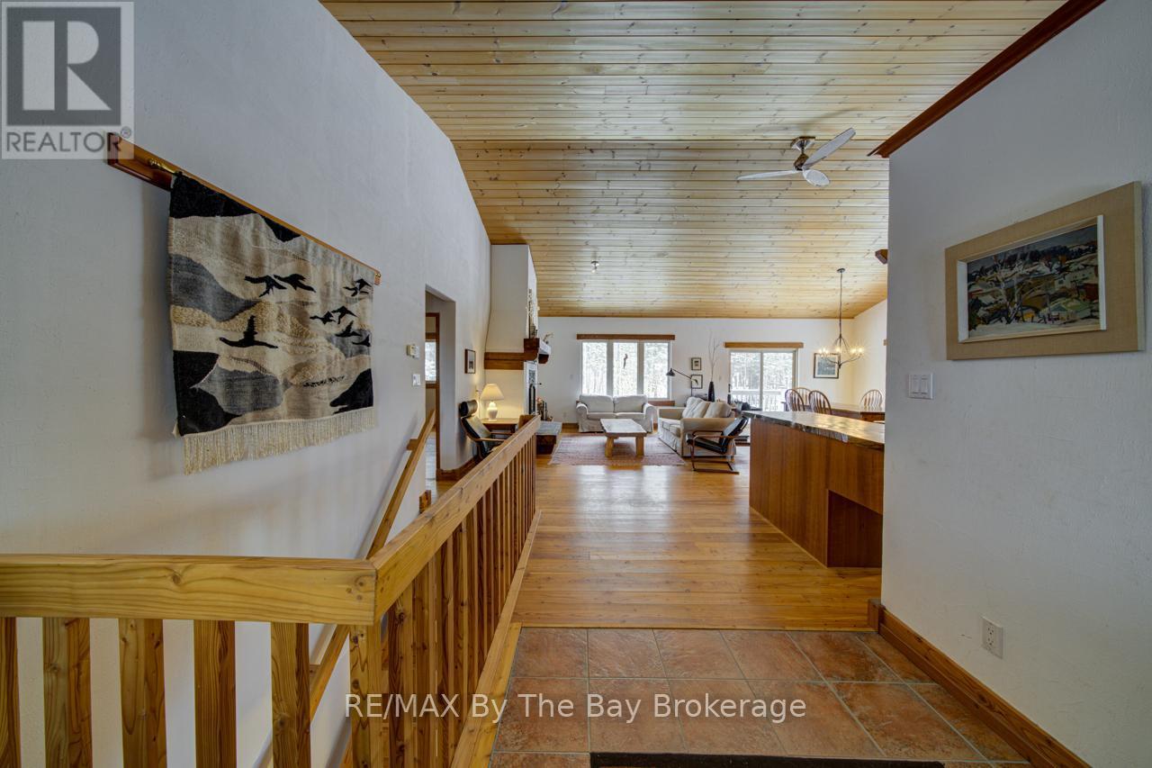 Hallway - 397 Silver Birch Drive, Tiny, ON - Indoor Photo Showing Other Room